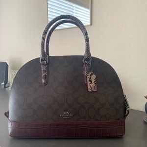 Coach Sierra ♥️ Sold♥️